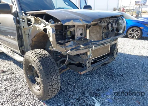 2015 Toyota Tacoma Base V6 z USA, uszkodzony, nr VIN 5TFLU4EN0FX133404